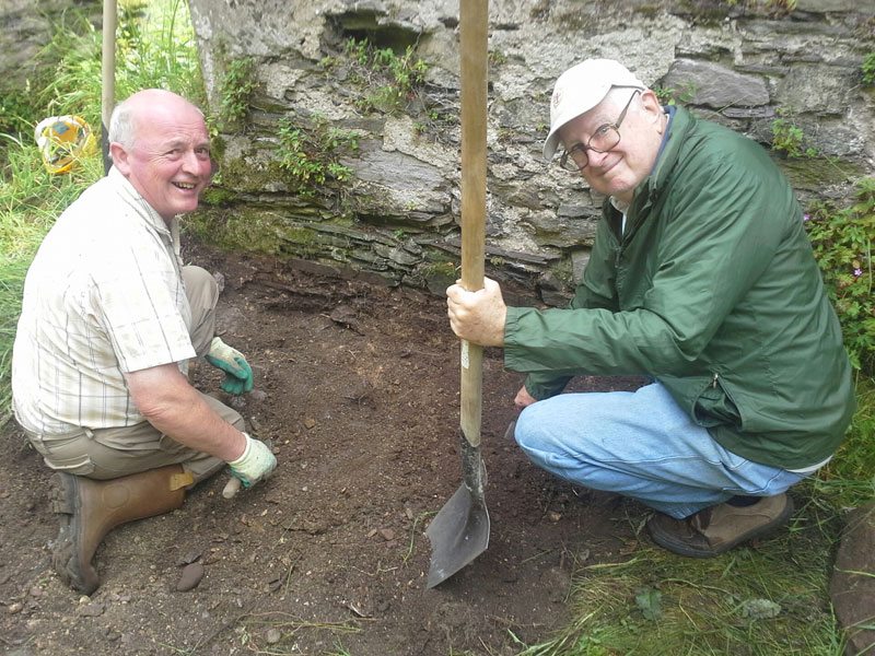 Irish archaeologist Eamonn Cotter and First Colony's Alastair Macdonald work together at Thomas Harriot's Molana Abbey